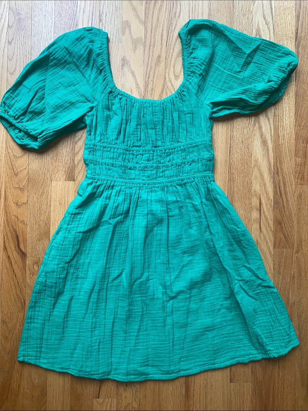 GAP Kelly Green Puff-Sleeve Smocked Waist Casual Dress - it has pockets!